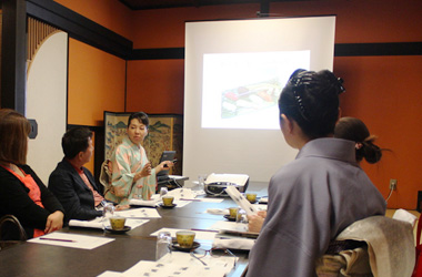 「老舗料亭　助六」の女将が女性に教えるマナー講座「和食作法で自分を磨く女子会プラン　季節の料理を食べながら学ぶ」