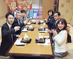 岐阜県大垣市の老舗料亭「助六」で行われた顔合わせ食事会の様子
